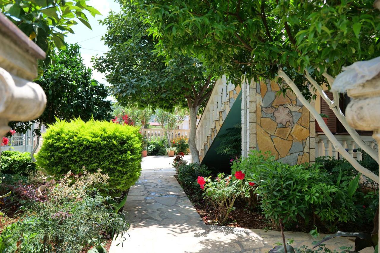 Garden Villa Dhesara Ксамил Екстериор снимка